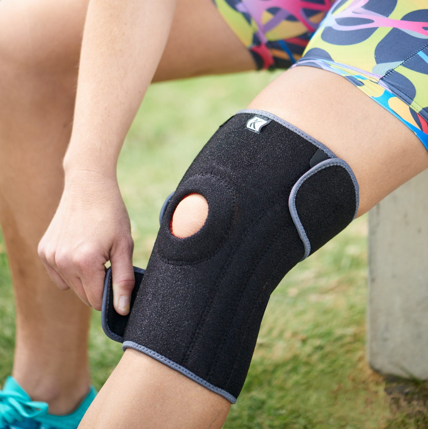 Aero-Tech Neoprene Knee Stabilizer